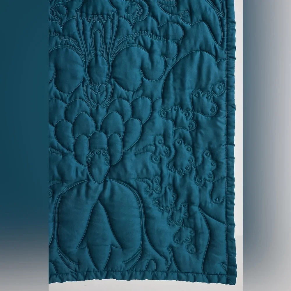 Anthropologie Embroidered Tatiana Quilt Size Full NWT